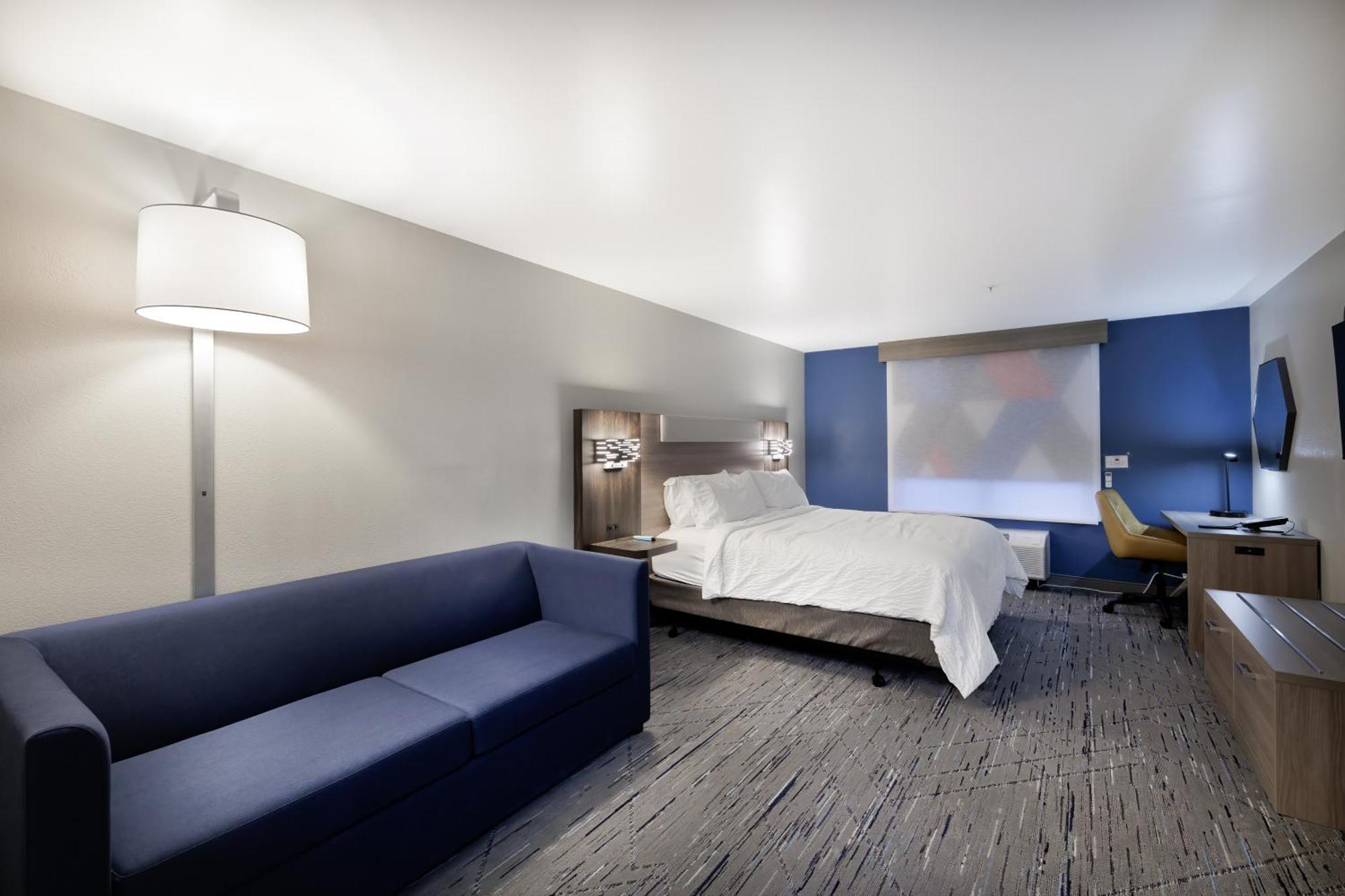 Express & By Ihg Hotel 3*