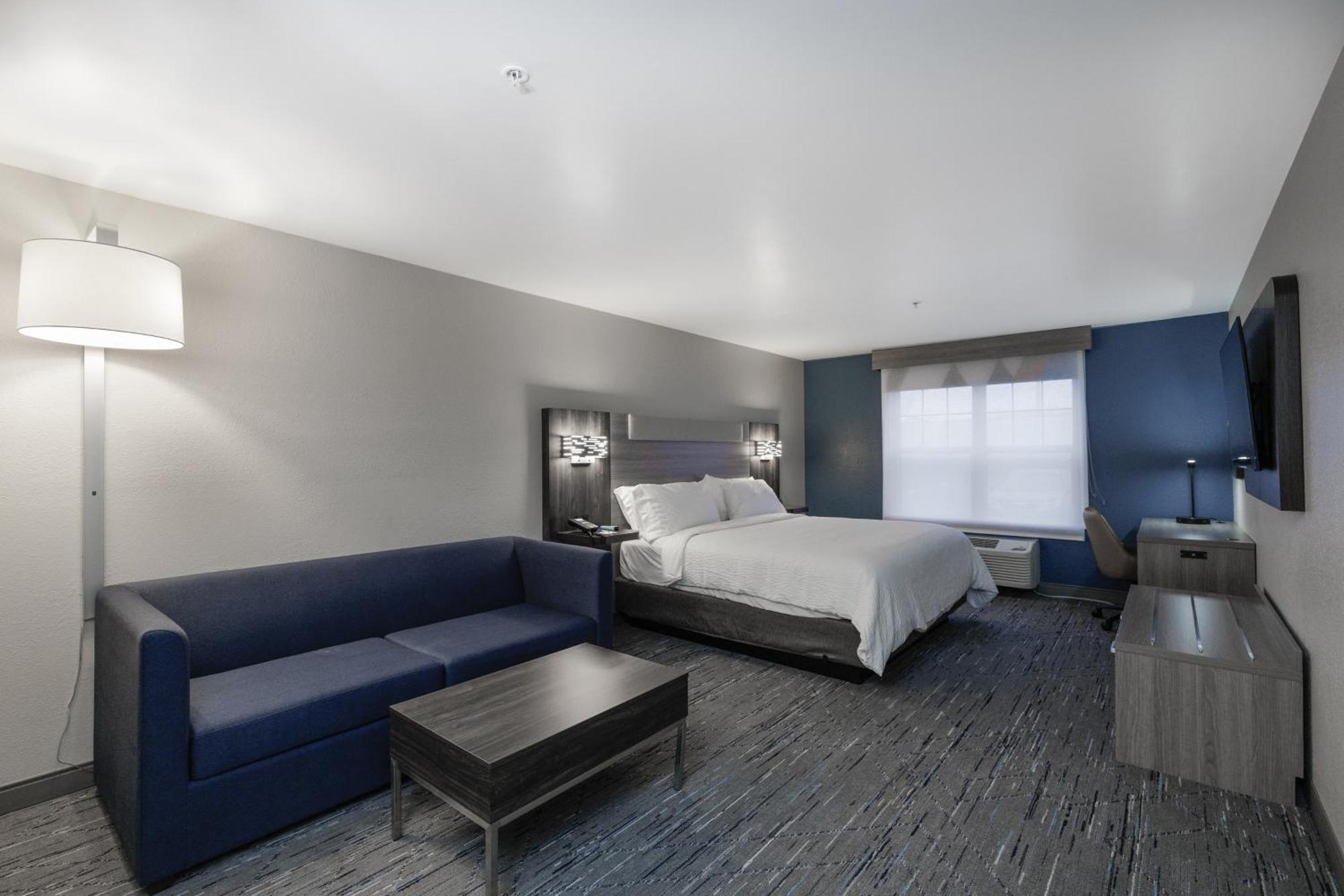 Hotel Express & By Ihg 3*