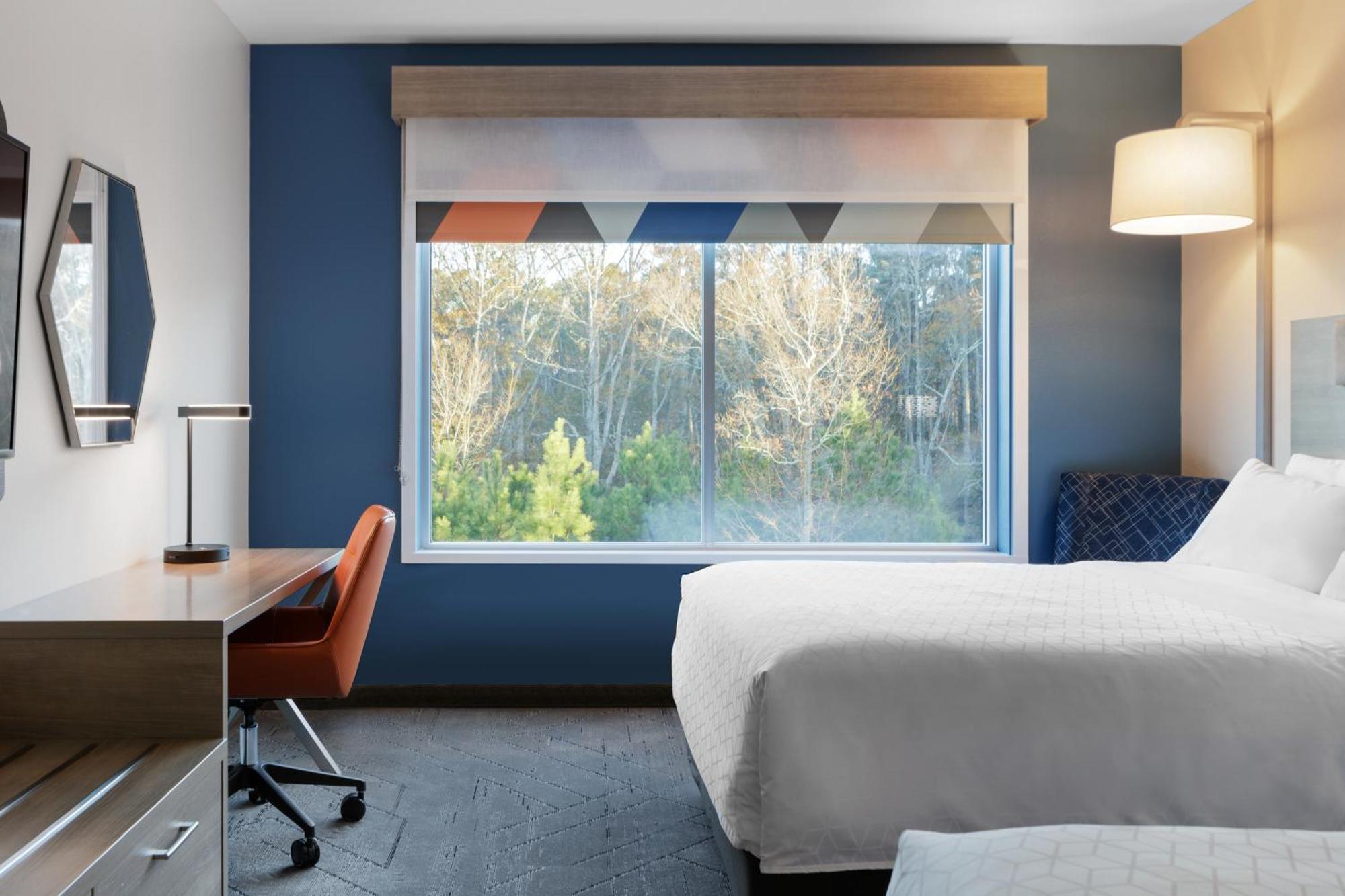 Express & By Ihg 3* Zion