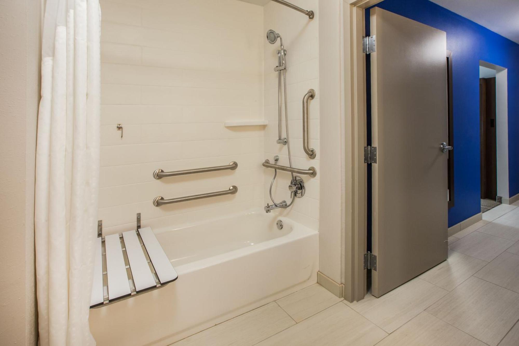 Express & By Ihg Hotel Zion