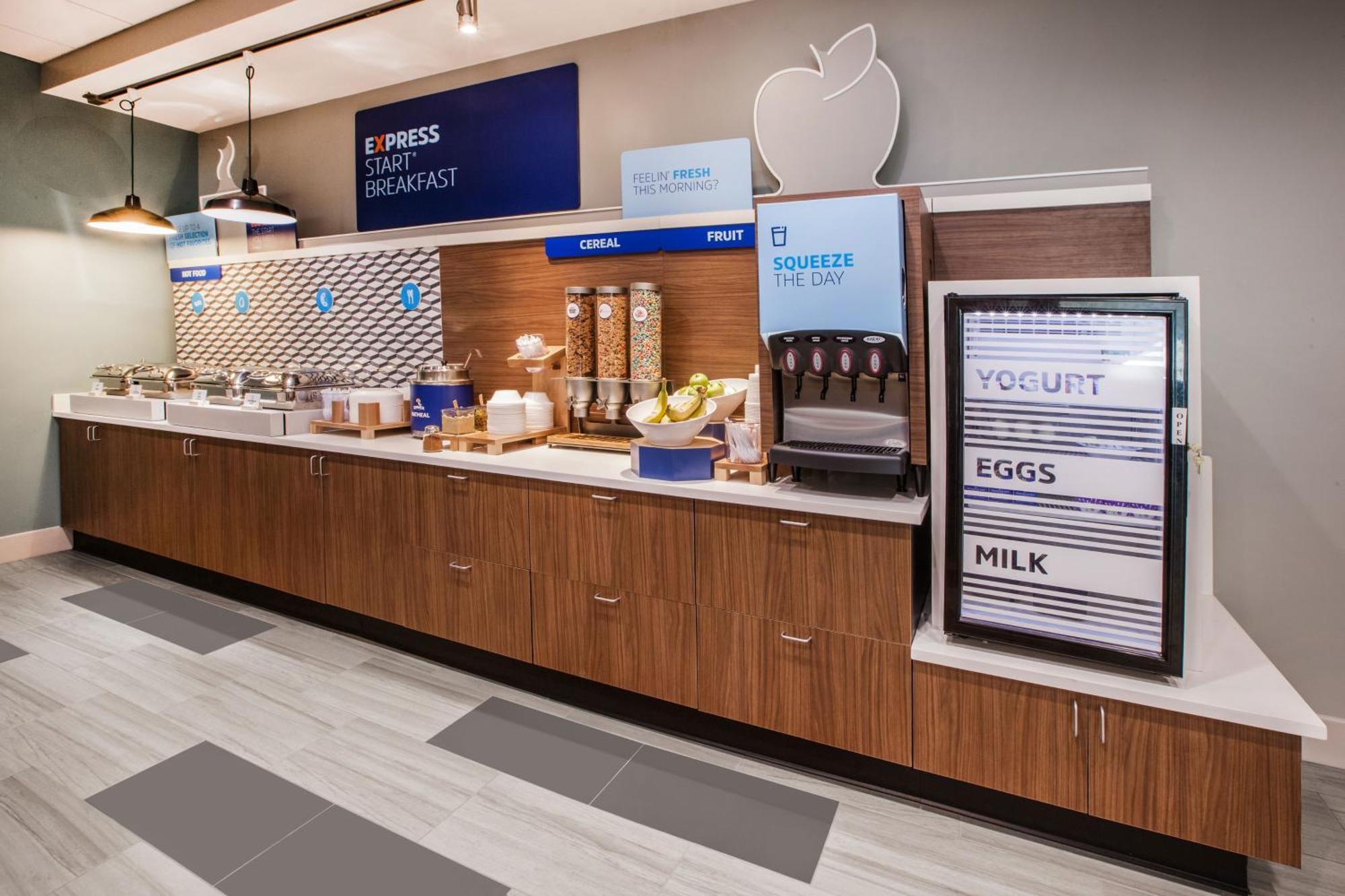 Express & By Ihg Zion
